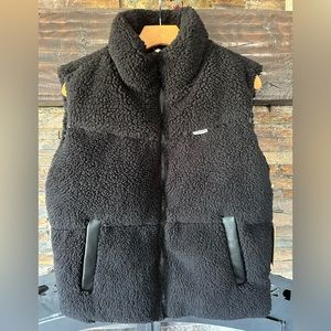 BEARPAW Cozy Black Sherpa Quilted Puffer Vest Medium
